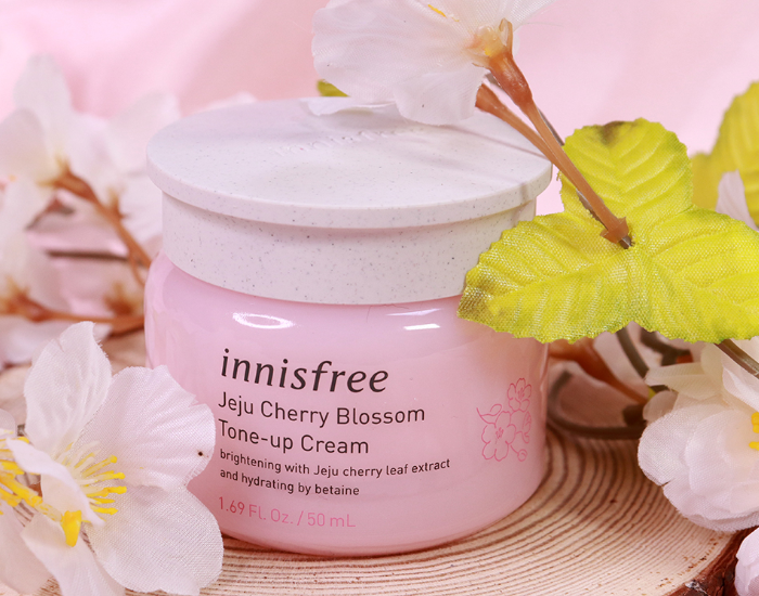 Kem Dưỡng Nâng Tông Innisfree Jeju Cherry Blossom Tone Up Cream